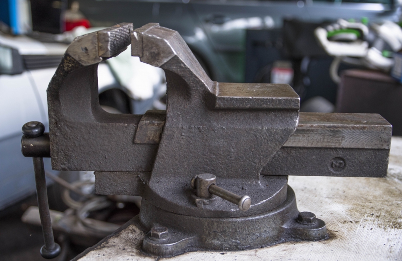 ferronnier-ANDON-min_vise-5314060